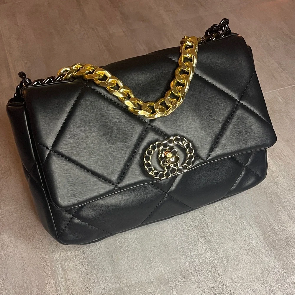 Elegant Black Quilted Bag with Gold Chain- mixed metal - Picture 1 of 13